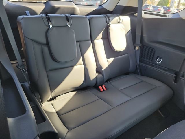 Used 2025 Ford Explorer Active w/ Active Comfort Package RWD image 18