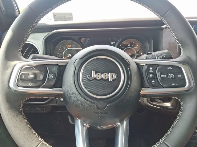 Used 2025 Jeep Wrangler Unlimited Sahara AWD/4WD image 19