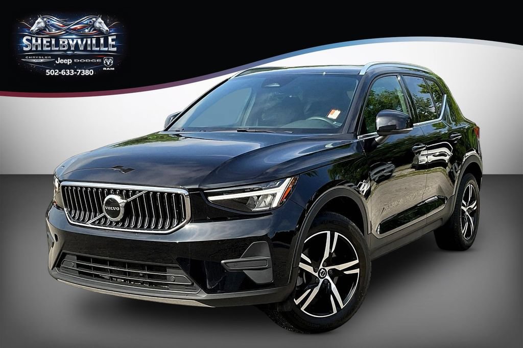 Used 2024 Volvo XC40 B5 Core AWD/4WD image 1