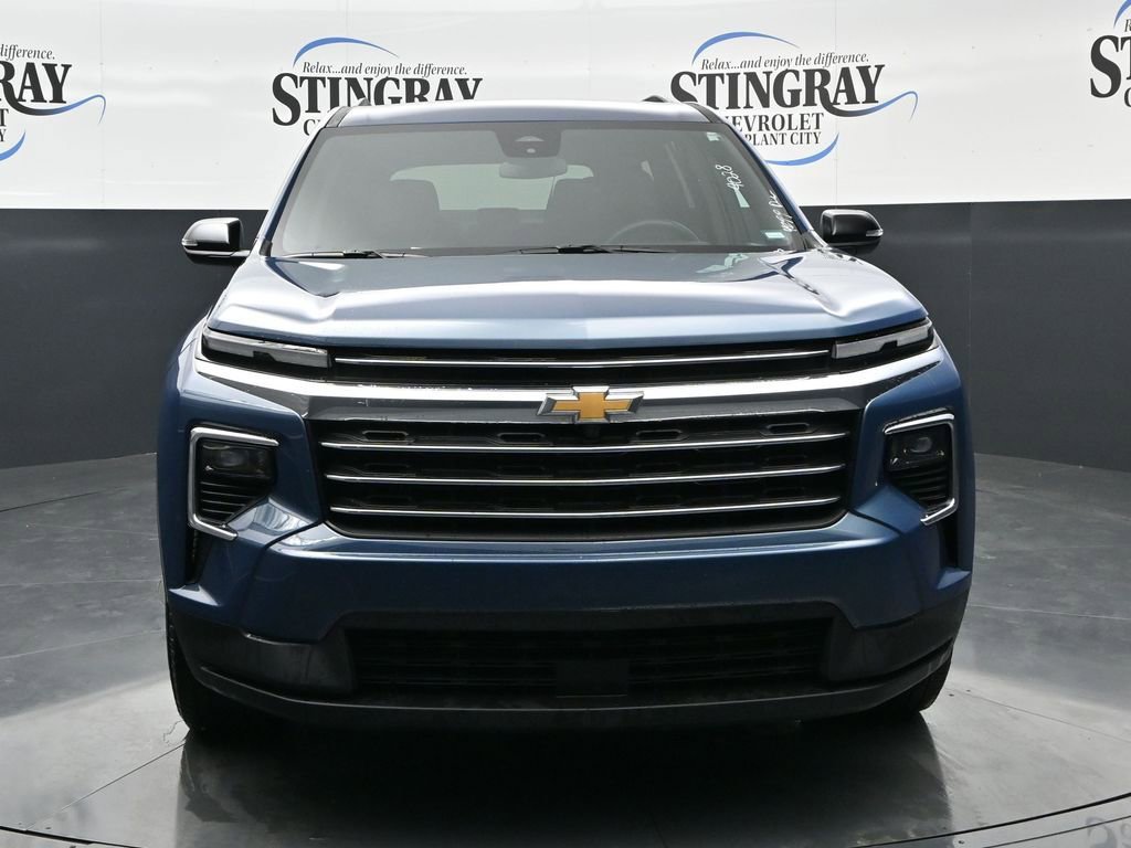 Used 2026 Chevrolet Traverse LT FWD image 2