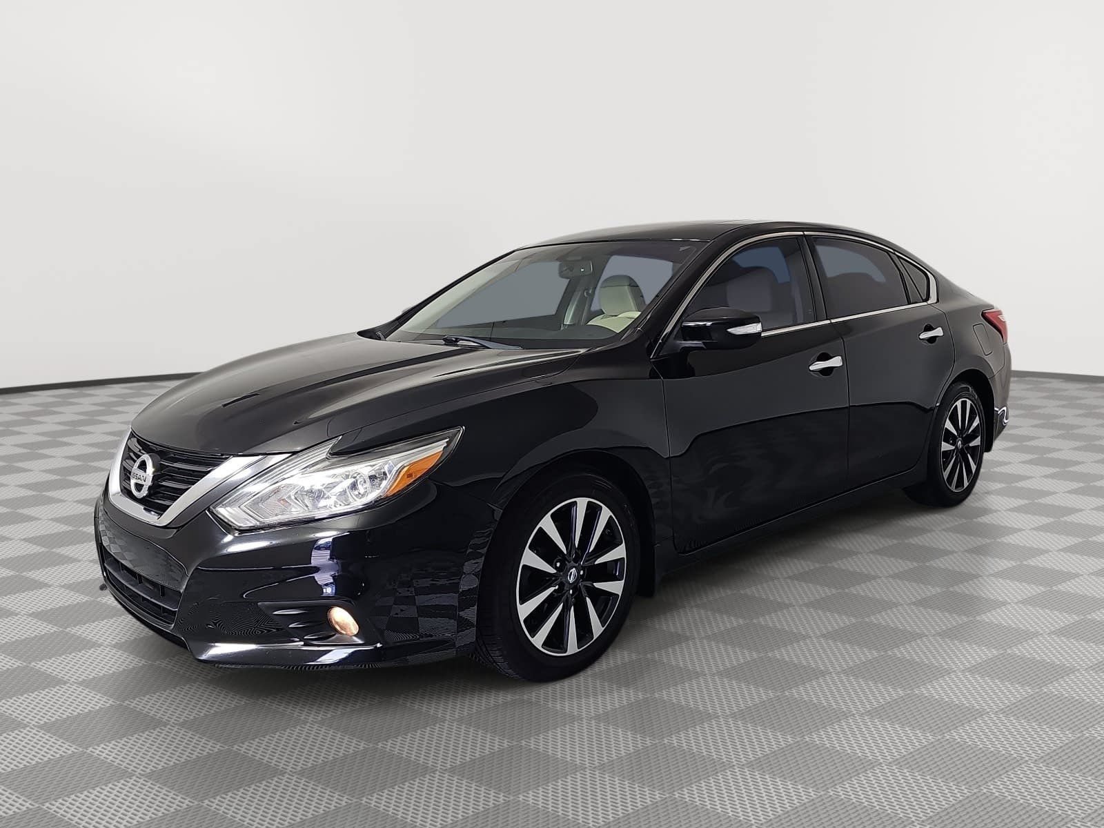 Used 2016 Nissan Altima 2.5 SV w/ Convenience Package FWD image 4