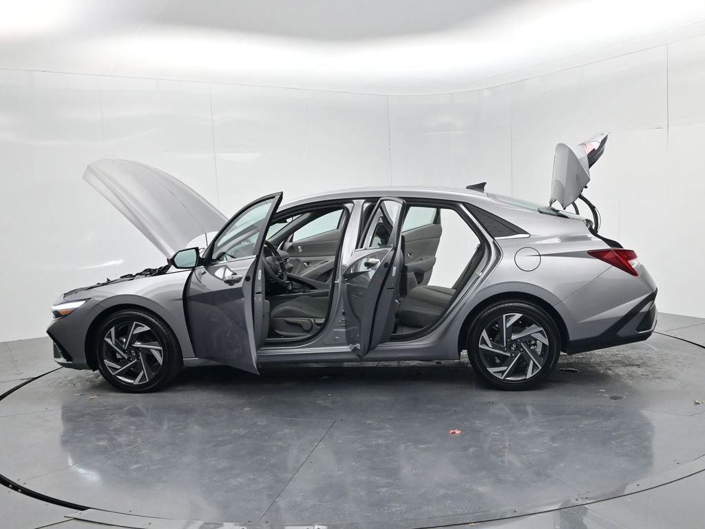 Used 2025 Hyundai Elantra SEL image 62