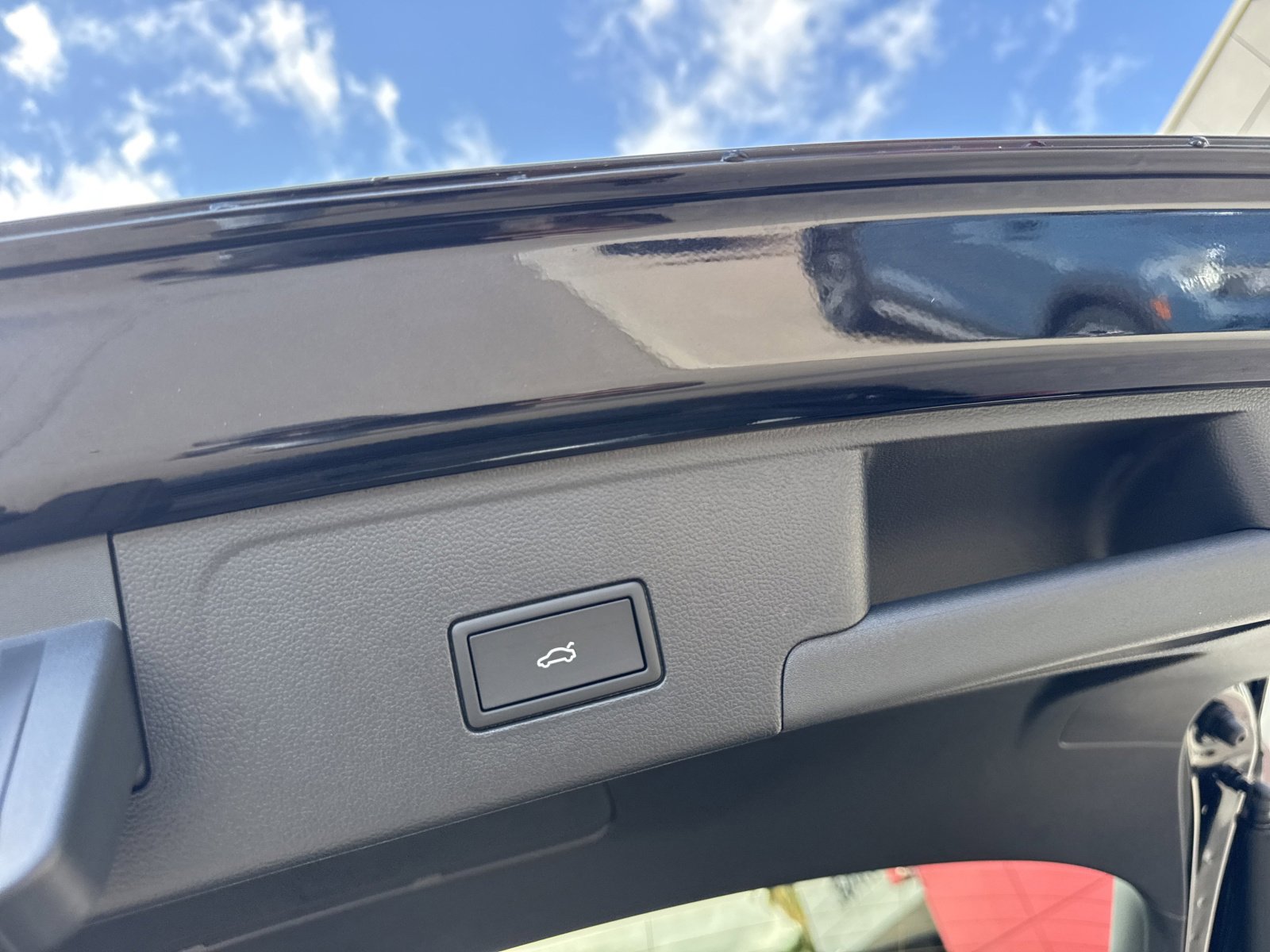 New 2026 Volkswagen Atlas Cross Sport SE image 7