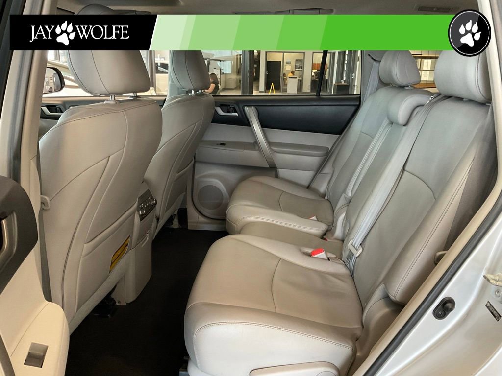 Used 2011 Toyota Highlander SE w/ Tow Pkg FWD image 21
