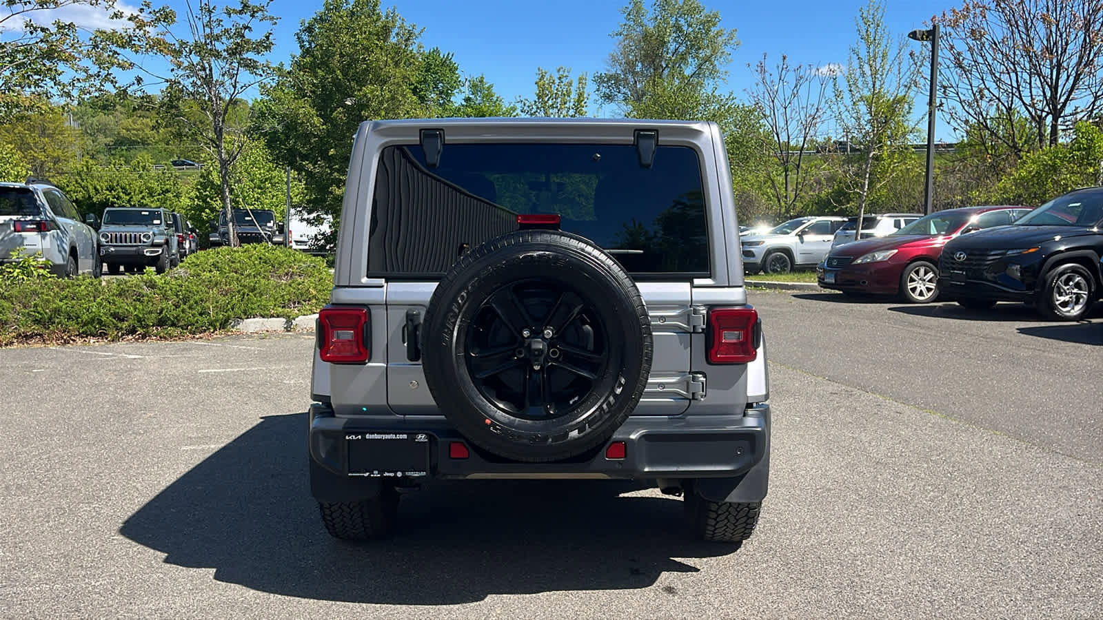 Used 2019 Jeep Wrangler Unlimited Sahara AWD/4WD image 5