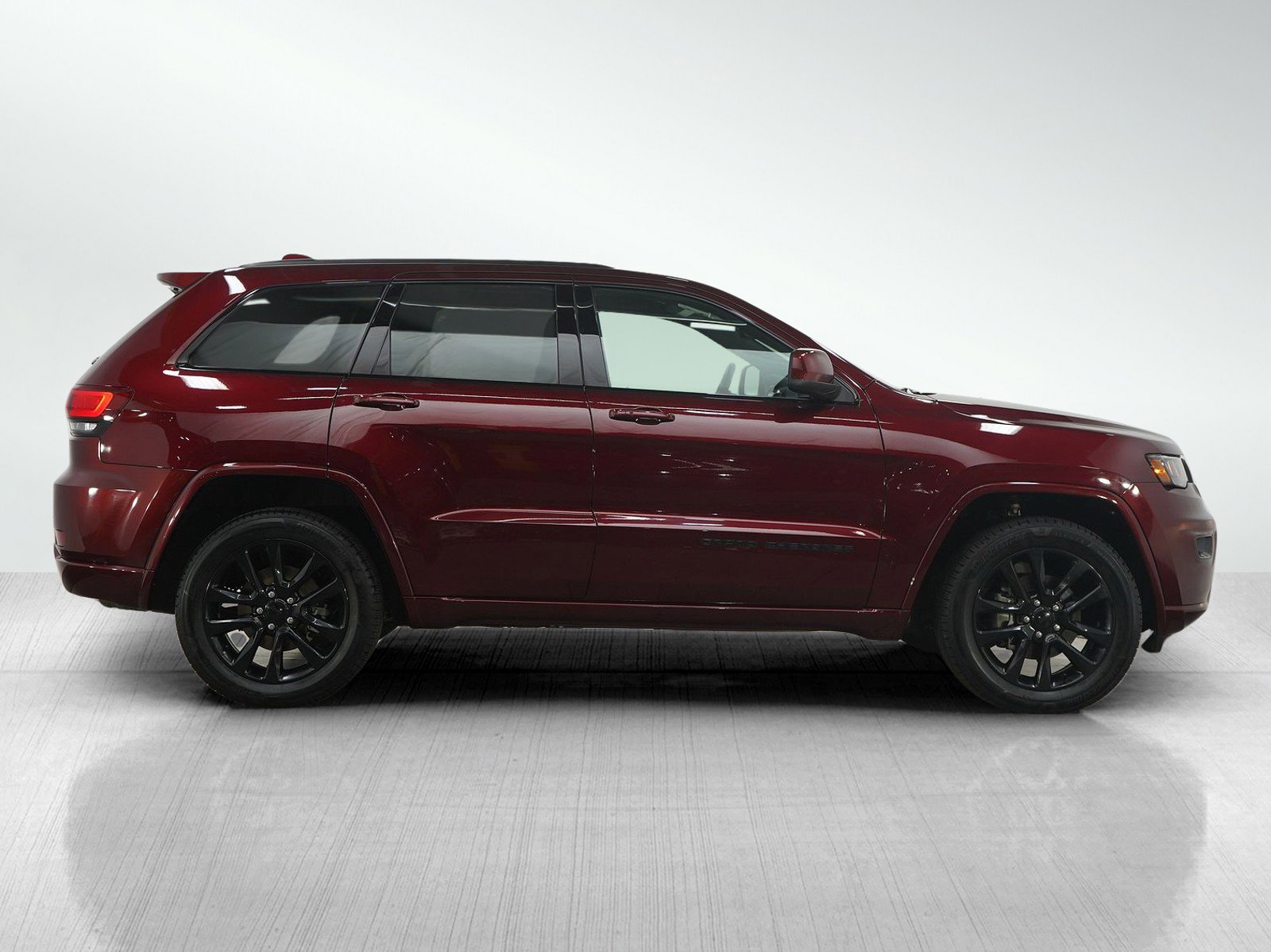 Used 2020 Jeep Grand Cherokee Altitude image 6