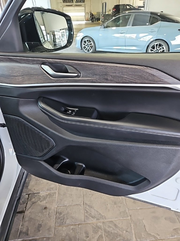 Used 2024 Jeep Grand Cherokee Limited image 11