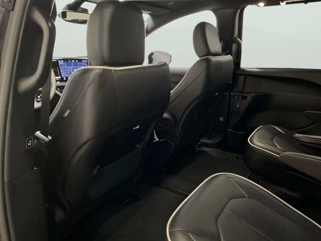 Used 2026 Chrysler Pacifica Limited FWD image 21