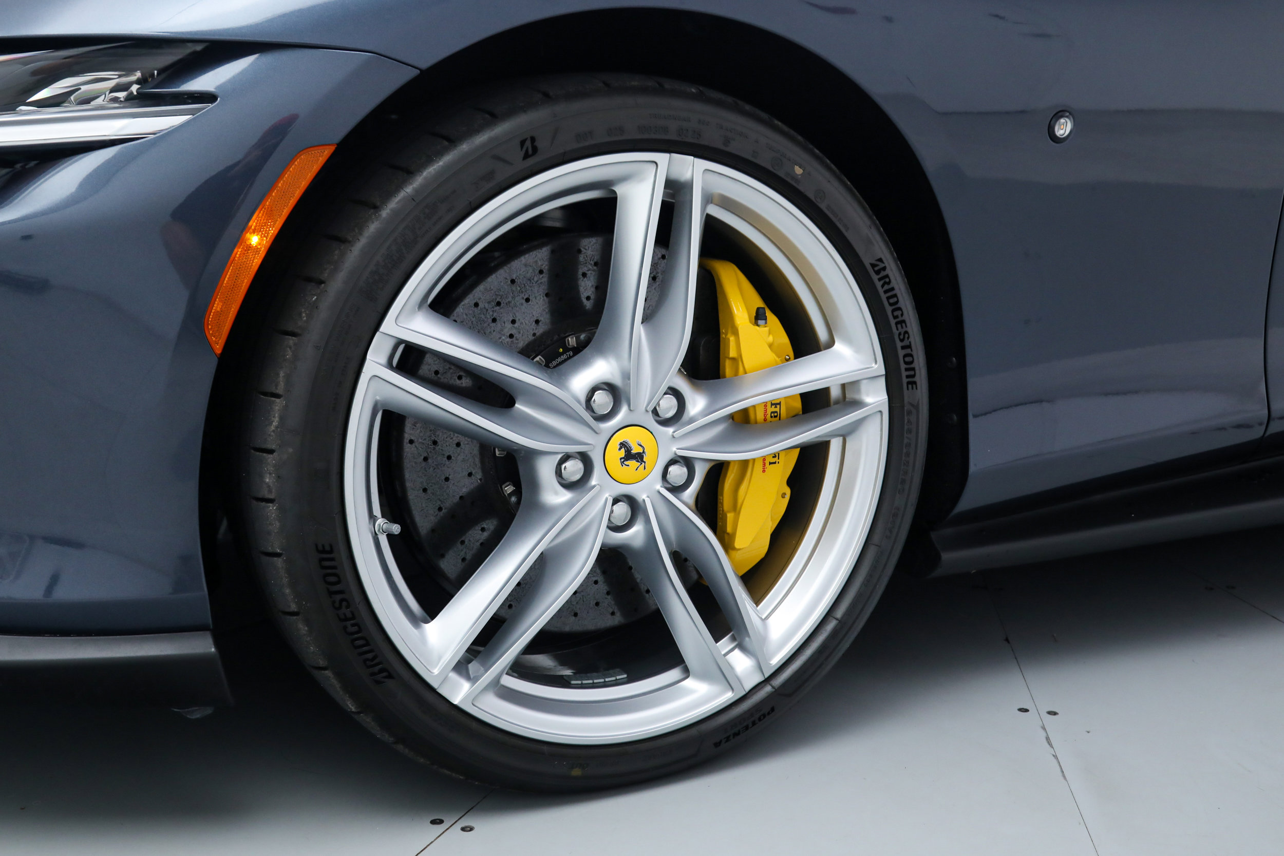 Certified 2025 Ferrari Roma Spider RWD image 15
