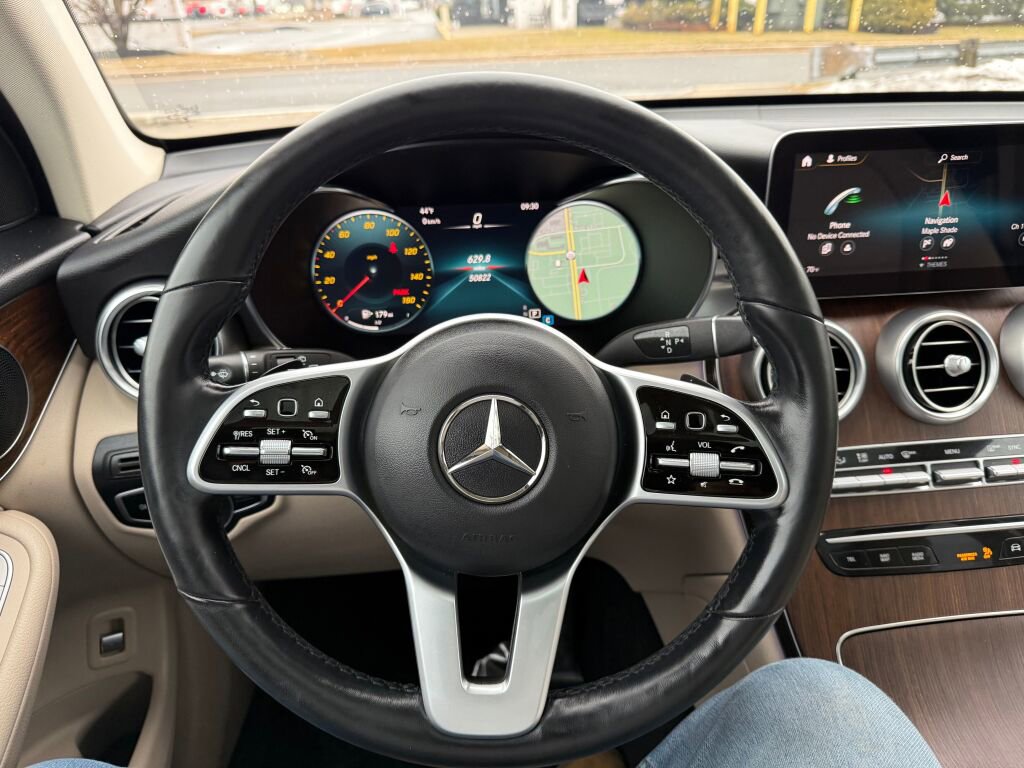 Used 2021 Mercedes-Benz GLC 300 4MATIC image 12