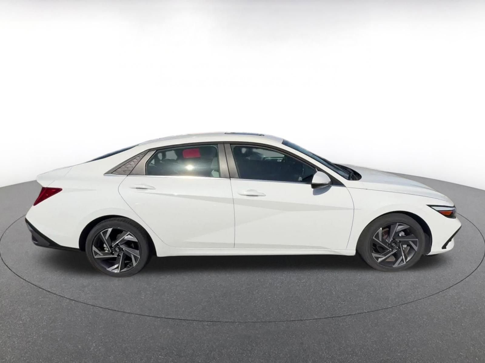 Used 2025 Hyundai Elantra Limited image 16