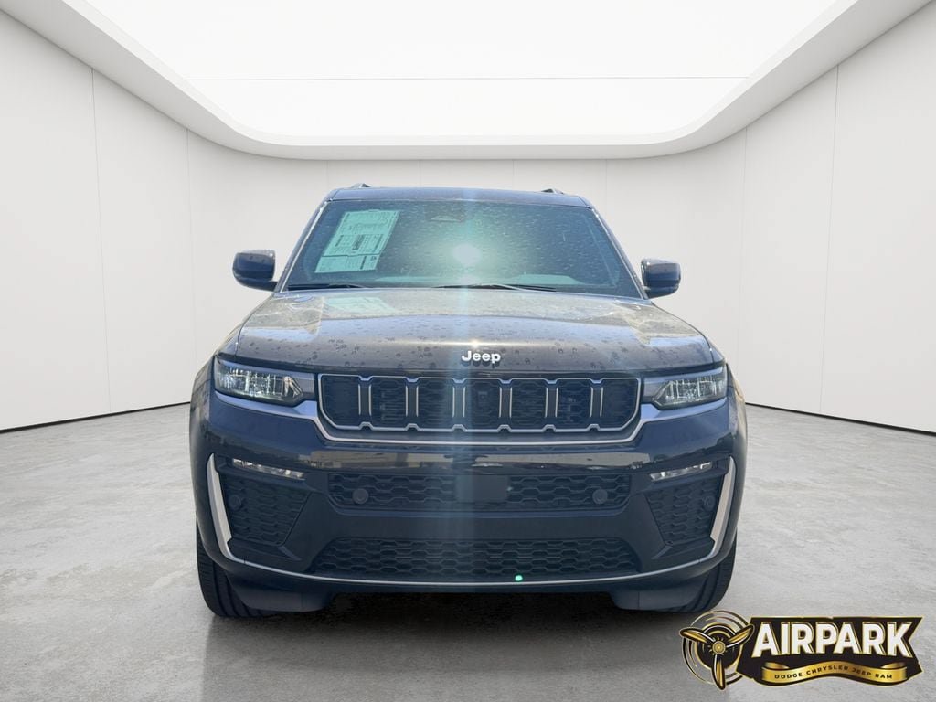 New 2026 Jeep Grand Cherokee Limited w/ Luxury Tech Group II AWD/4WD image 8