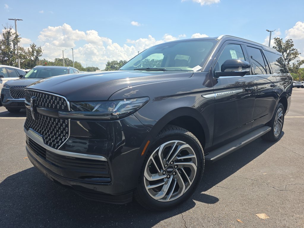 New 2026 Lincoln Navigator L Premier AWD/4WD image 25