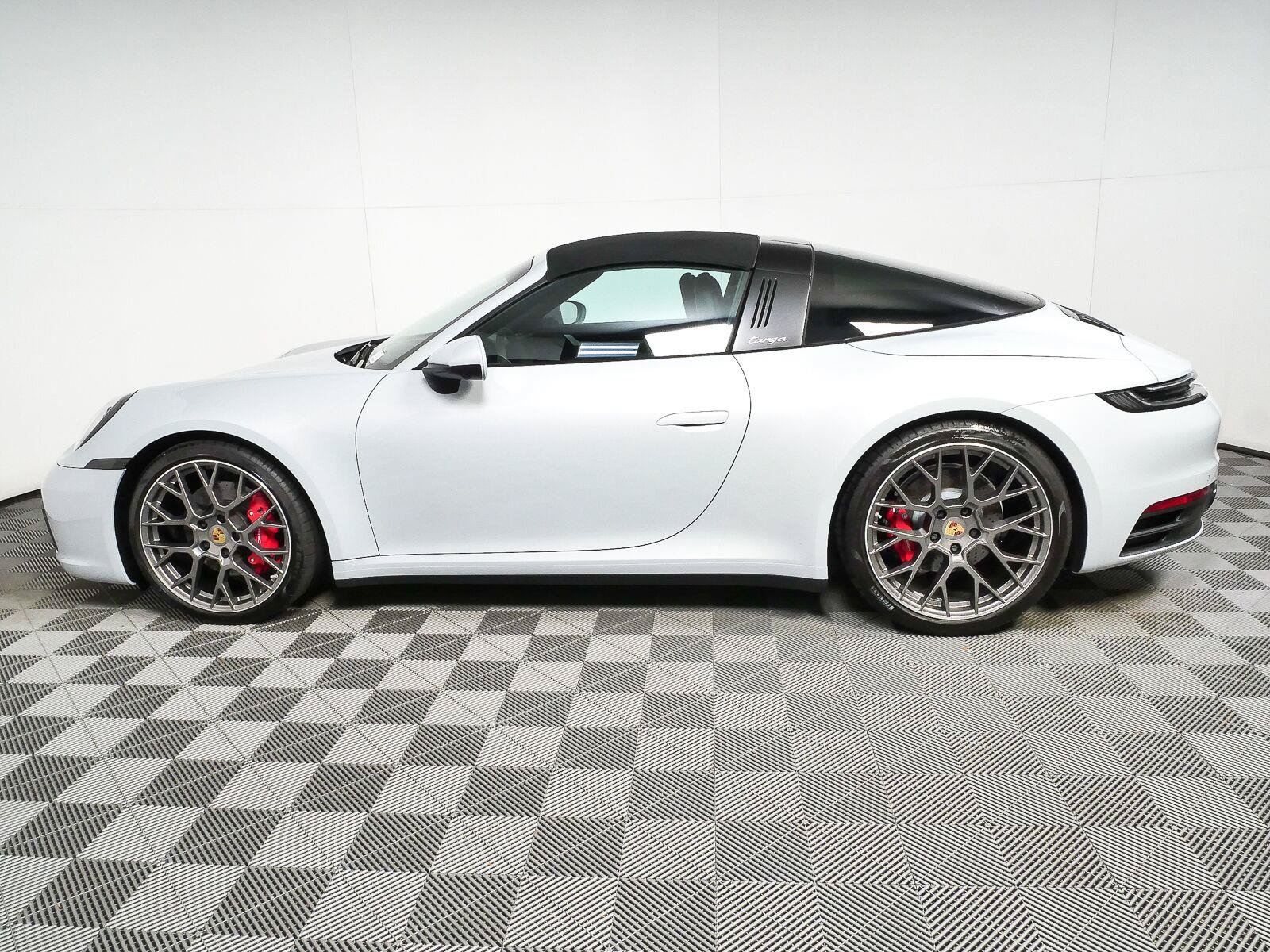 Certified 2024 Porsche 911 Targa 4S w/ Premium Package AWD/4WD image 2