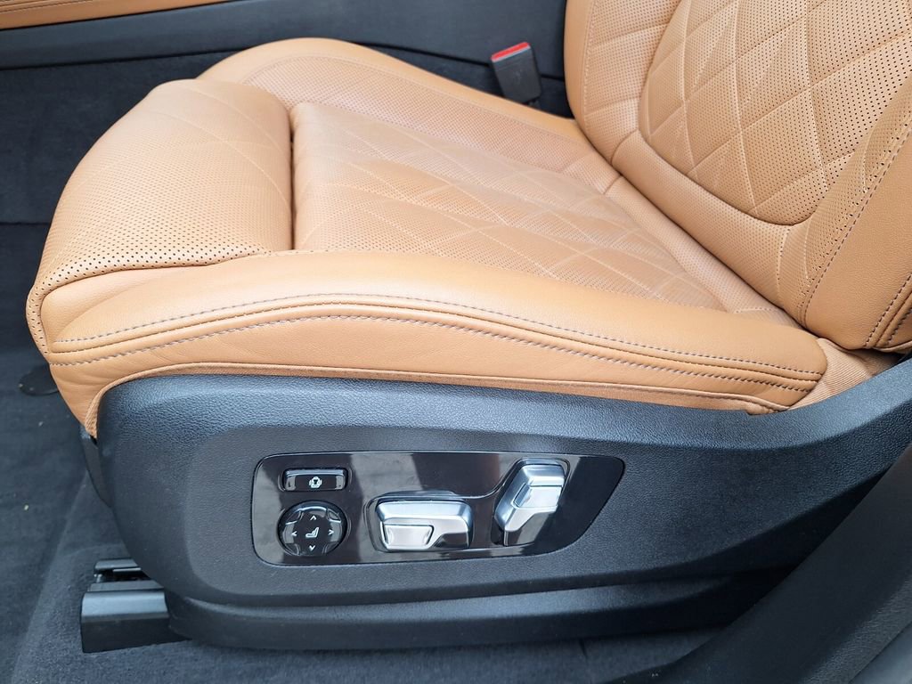 Used 2023 BMW X7 xDrive40i w/ M Sport Package AWD/4WD image 34