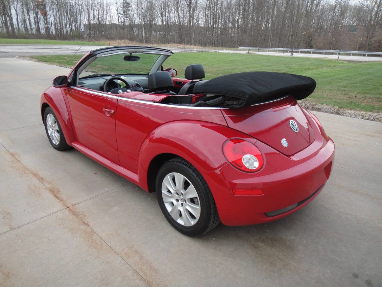 Used 2010 Volkswagen Beetle Final Edition FWD image 17