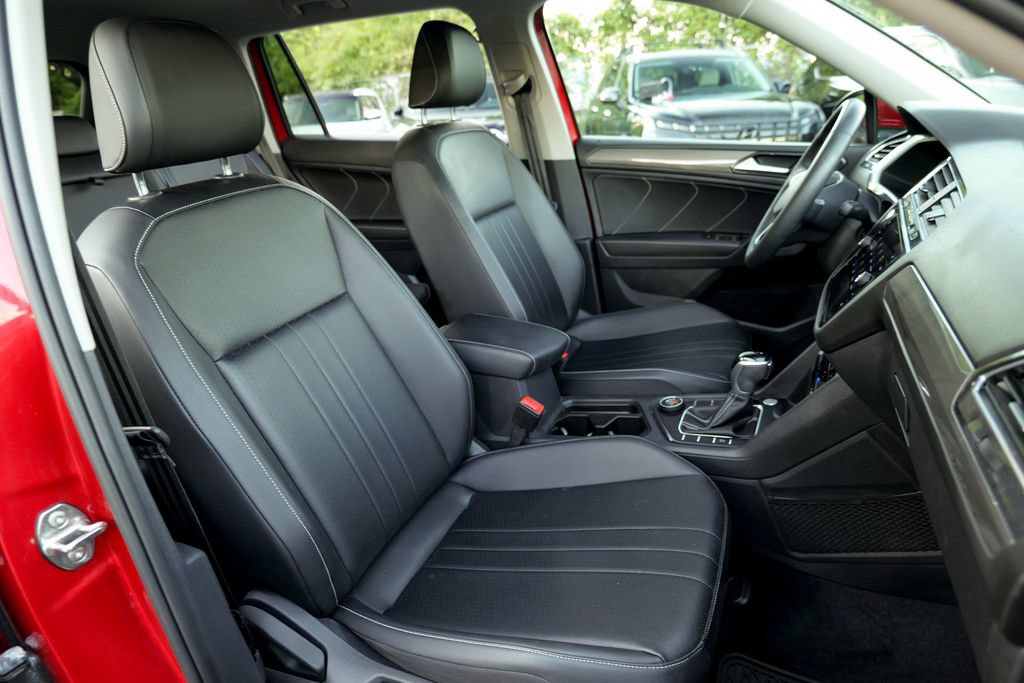 Used 2022 Volkswagen Tiguan SE AWD/4WD image 36