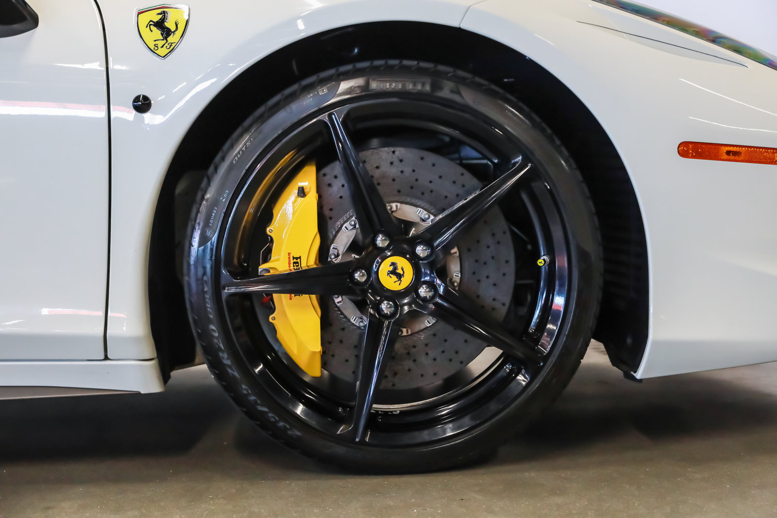 Used 2013 Ferrari 458 Spider RWD image 17