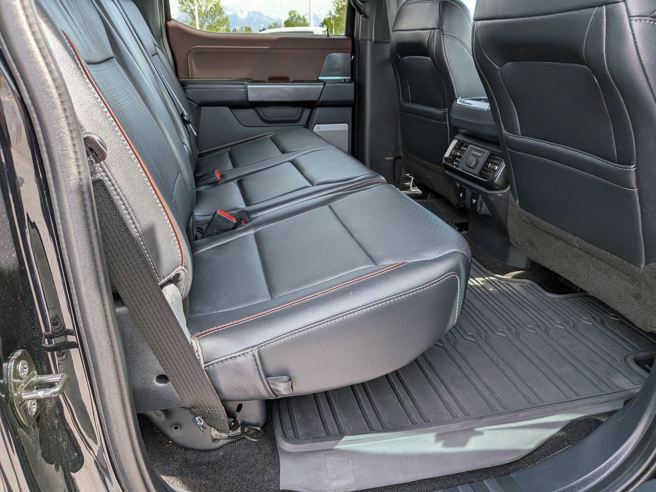 Certified 2021 Ford F150 Lariat w/ Equipment Group 502A High image 32