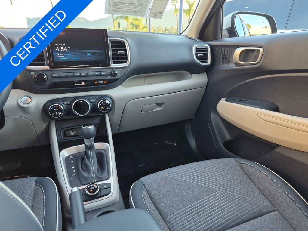 Used 2025 Hyundai Venue Limited image 25