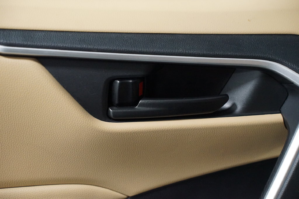 Certified 2020 Toyota RAV4 LE FWD image 29