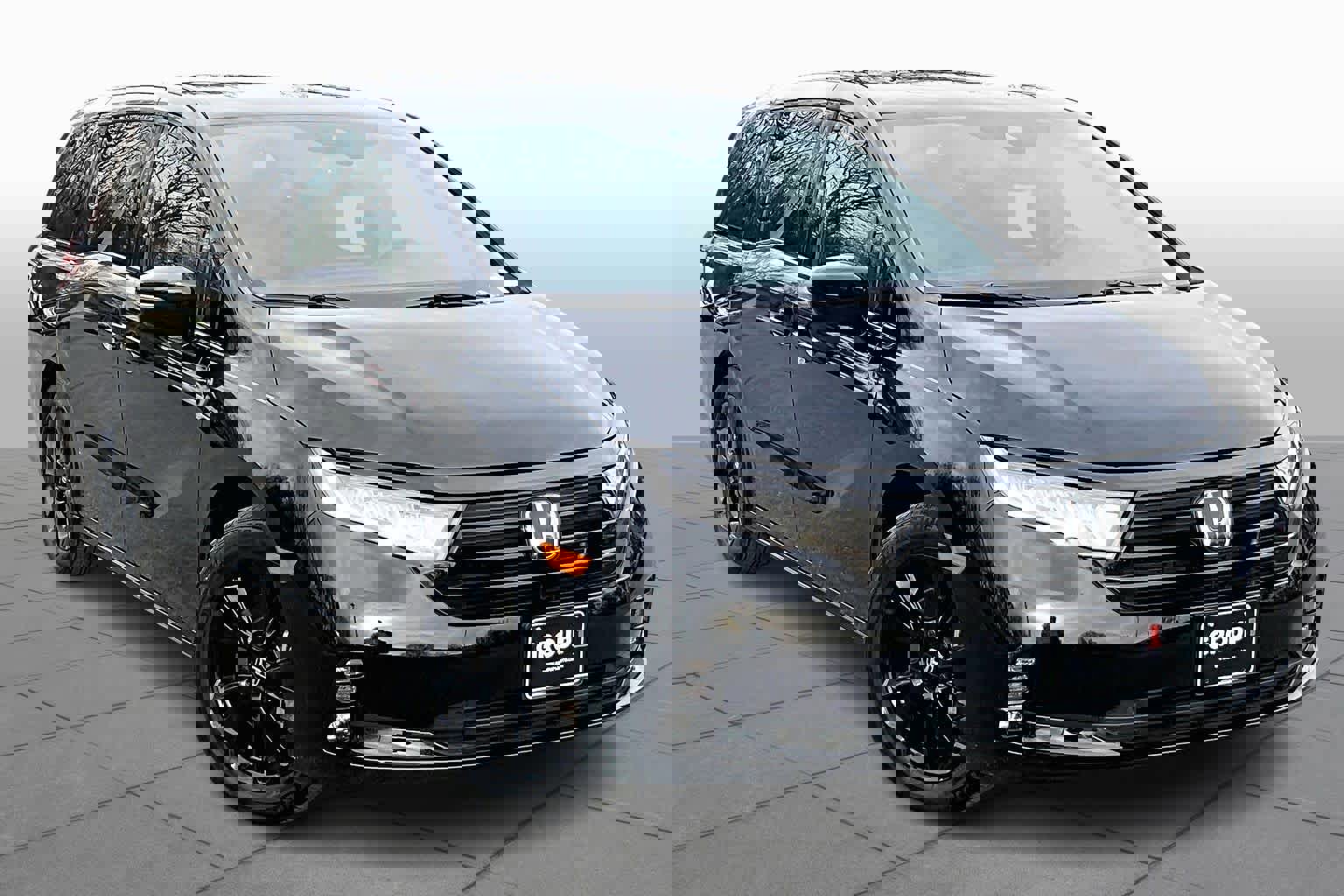 Used 2024 Honda Odyssey Sport image 3