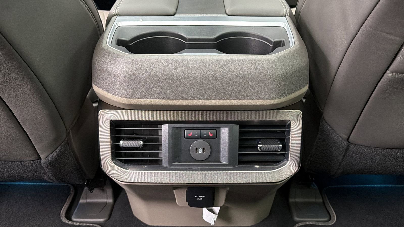 Used 2026 Ford F450 Platinum w/ Platinum Plus Package image 40