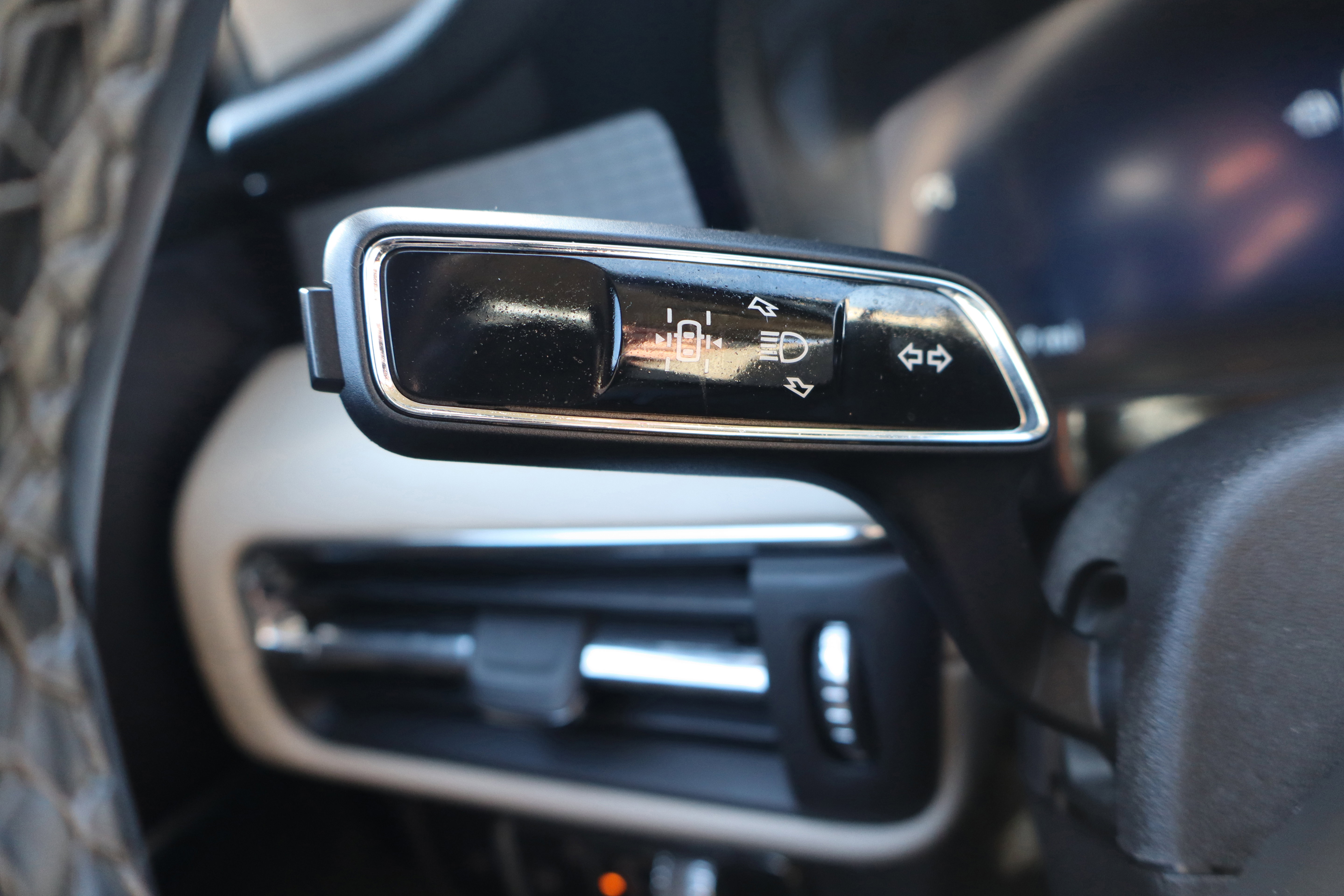 Used 2025 Lincoln Corsair FWD image 17