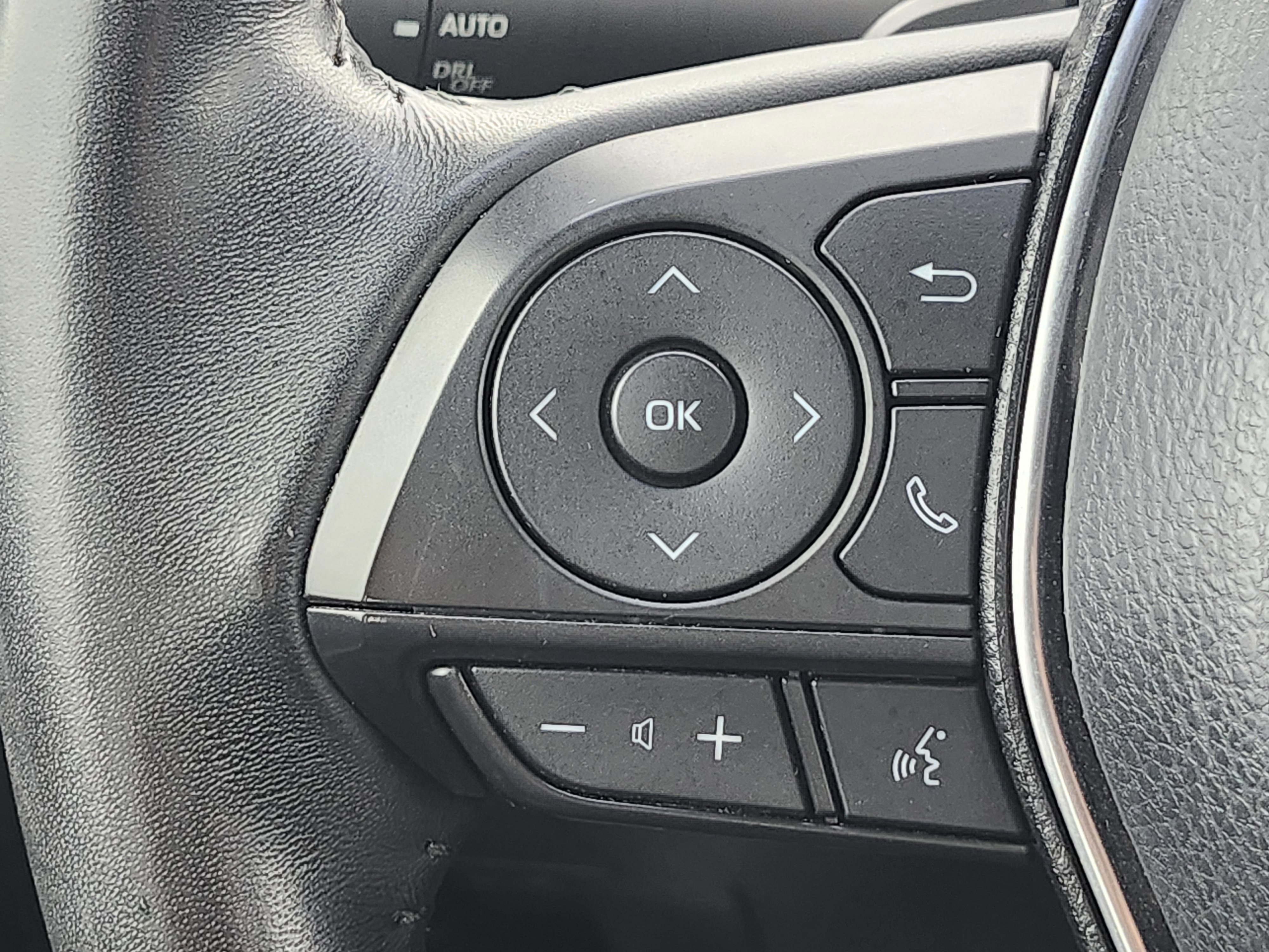 Used 2020 Toyota Camry SE image 32