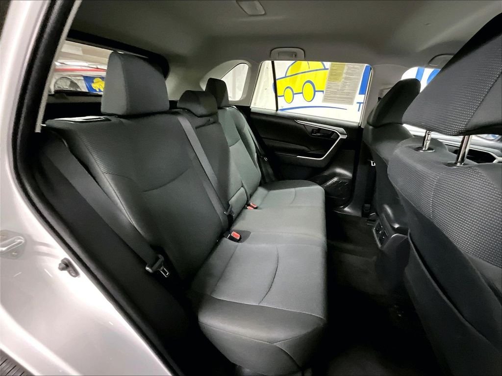 Certified 2022 Toyota RAV4 LE AWD/4WD image 16