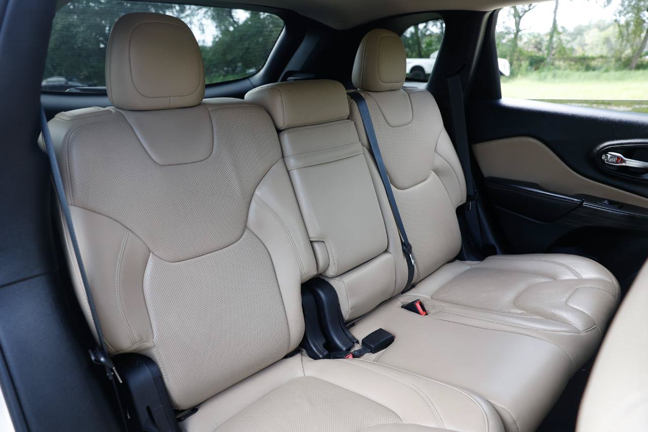 Used 2015 Jeep Cherokee Limited w/ Luxury Group FWD image 14