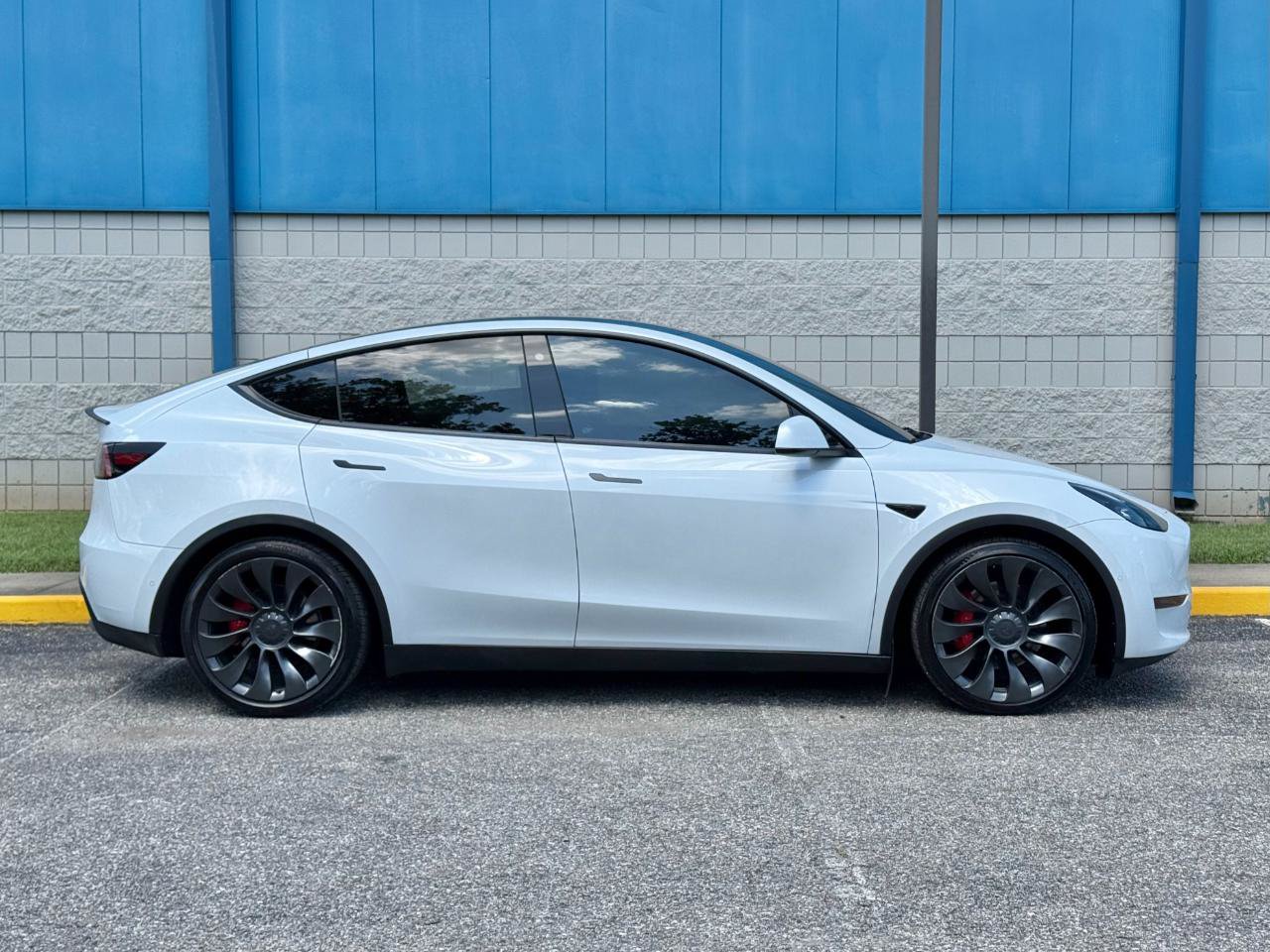 Used 2022 Tesla Model Y Performance AWD/4WD image 4