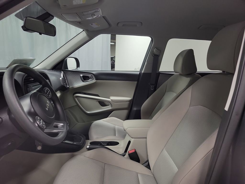 Used 2025 Kia Soul LX FWD image 12