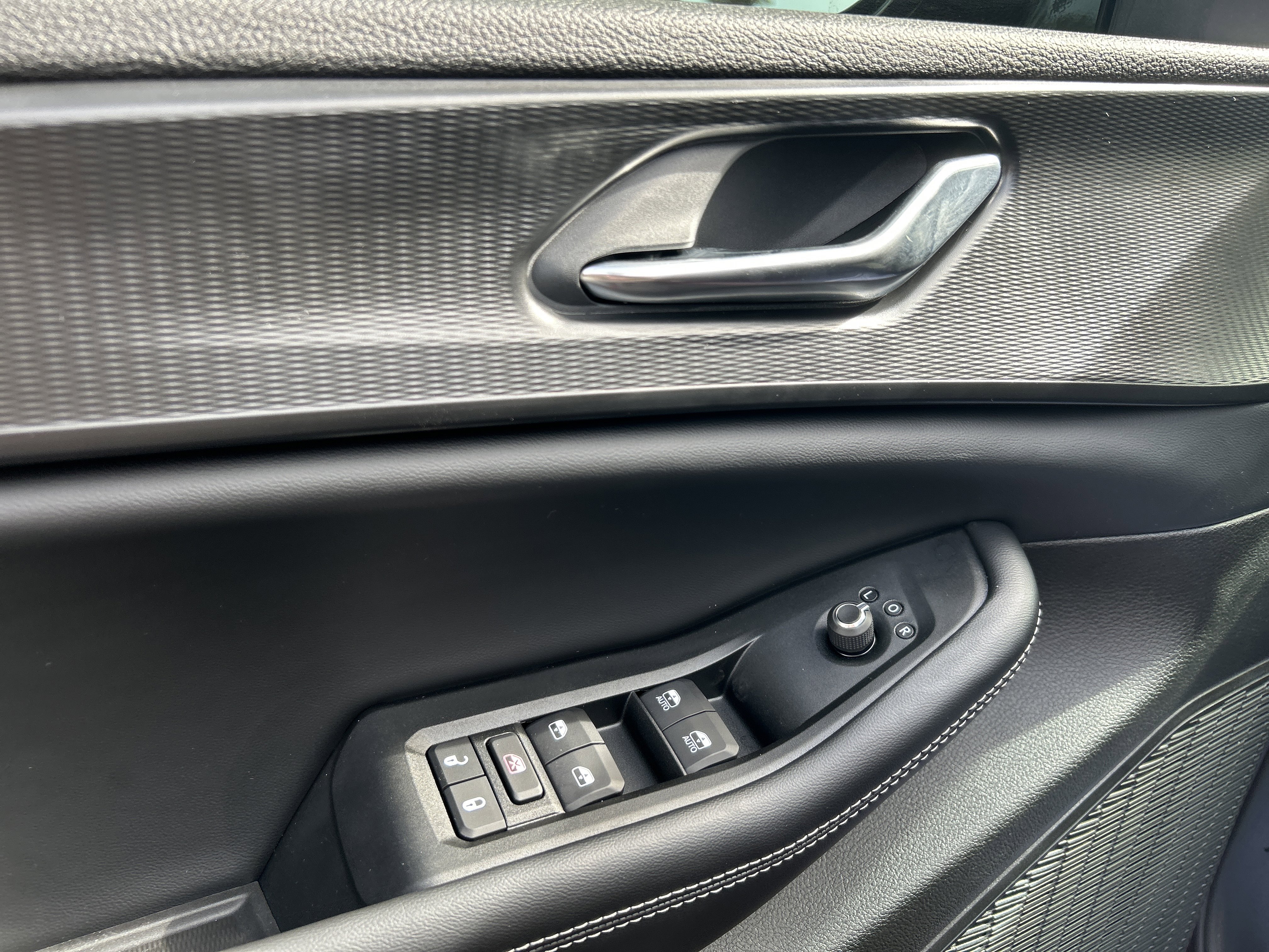 New 2025 Jeep Grand Cherokee Altitude image 13