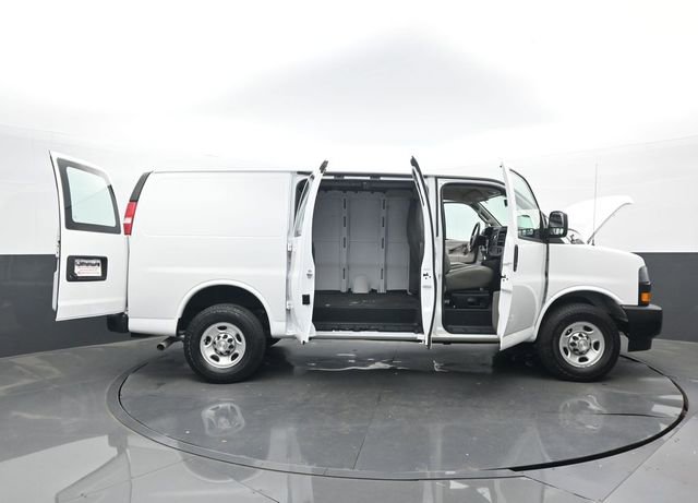 Used 2020 Chevrolet Express 2500 w/ Driver Convenience Package RWD image 30