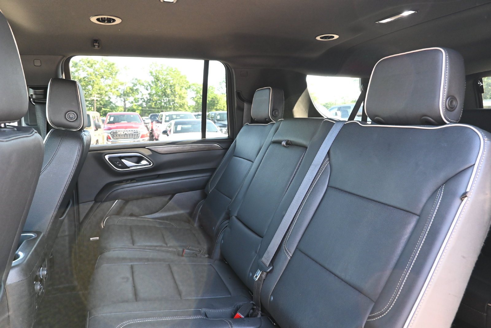 Used 2024 Chevrolet Suburban Premier AWD/4WD image 25