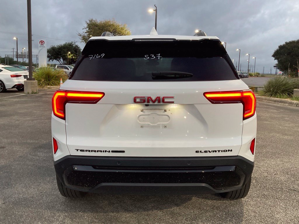 Used 2026 GMC Terrain Elevation w/ Elevation Premium Package AWD/4WD image 6
