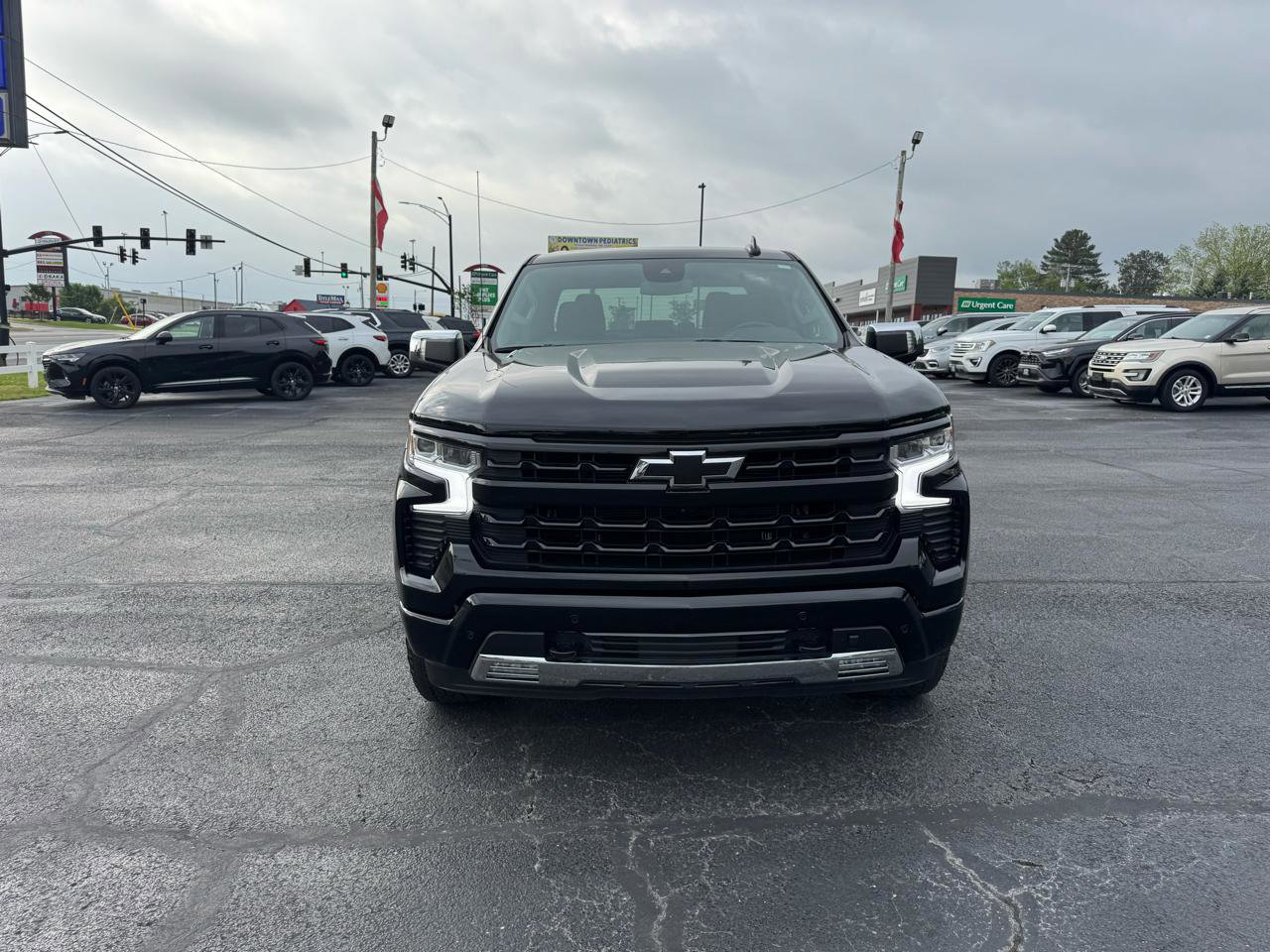 Used 2023 Chevrolet Silverado 1500 LTZ AWD/4WD image 3