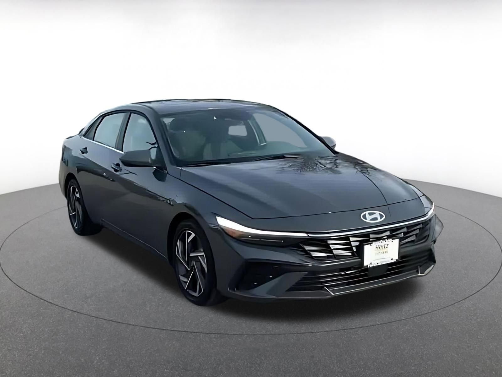 Used 2025 Hyundai Elantra SEL image 3