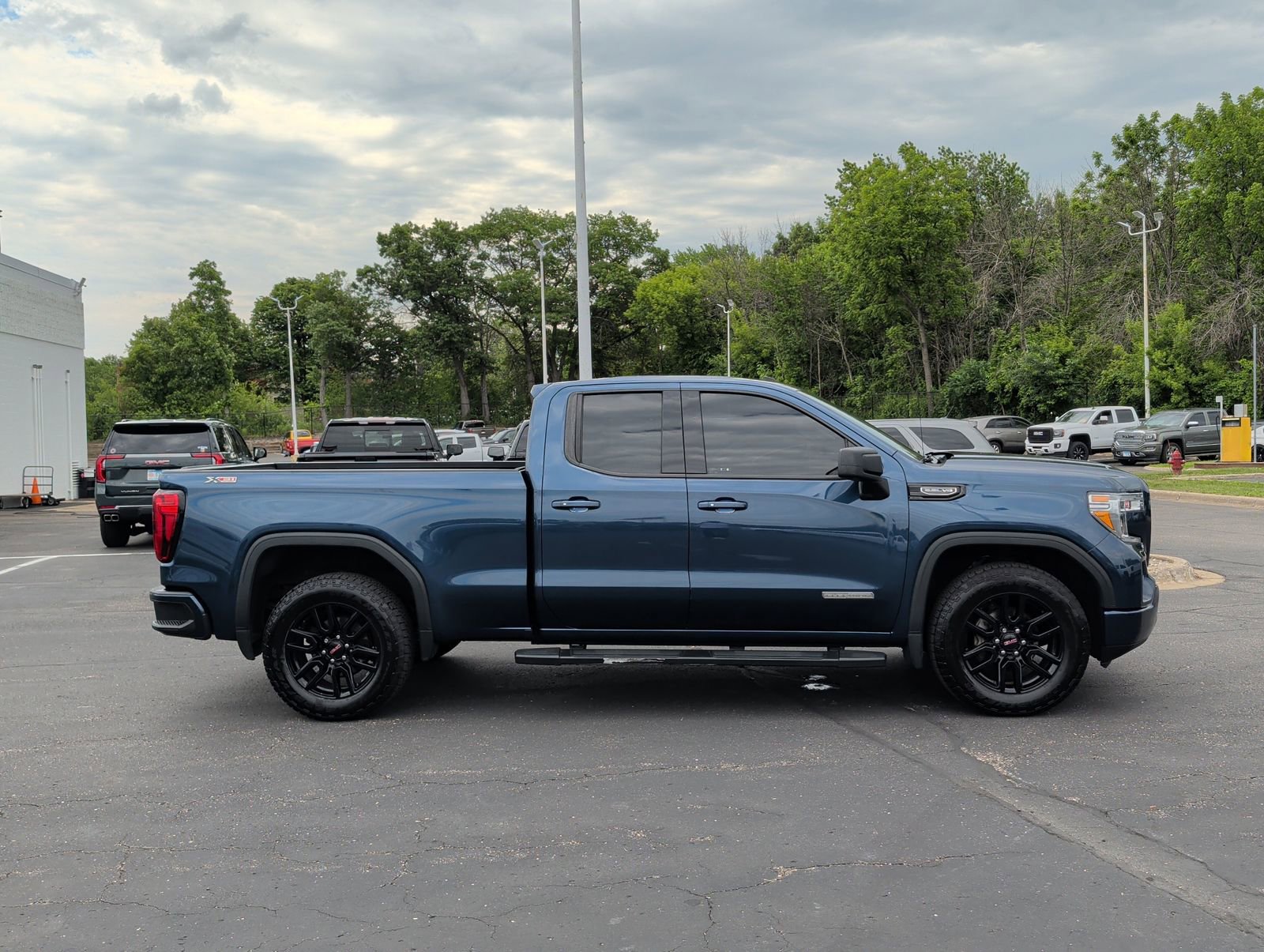 Used 2019 GMC Sierra 1500 Elevation w/ Elevation Value Package AWD/4WD image 3
