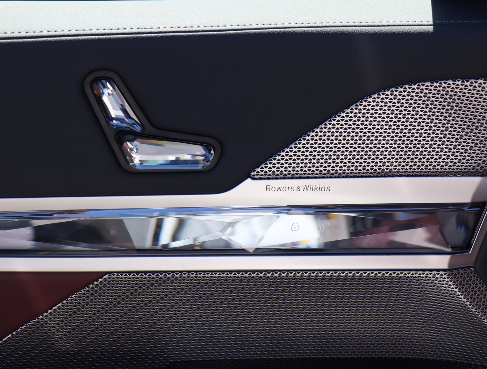 New 2026 BMW 750e xDrive image 16