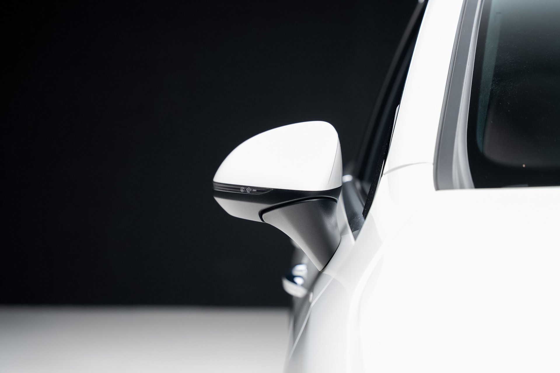 Used 2025 Mercedes-Benz GLC 350e 4MATIC image 14