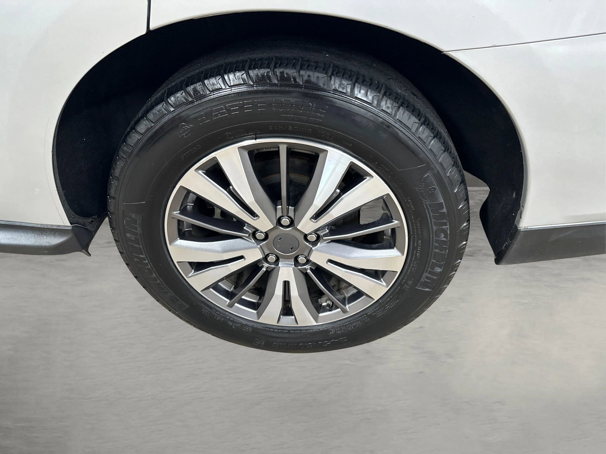 Used 2019 Nissan Pathfinder SV image 15