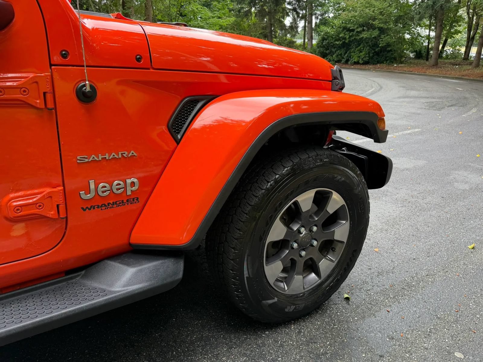 Used 2018 Jeep Wrangler Unlimited Sahara AWD/4WD image 10