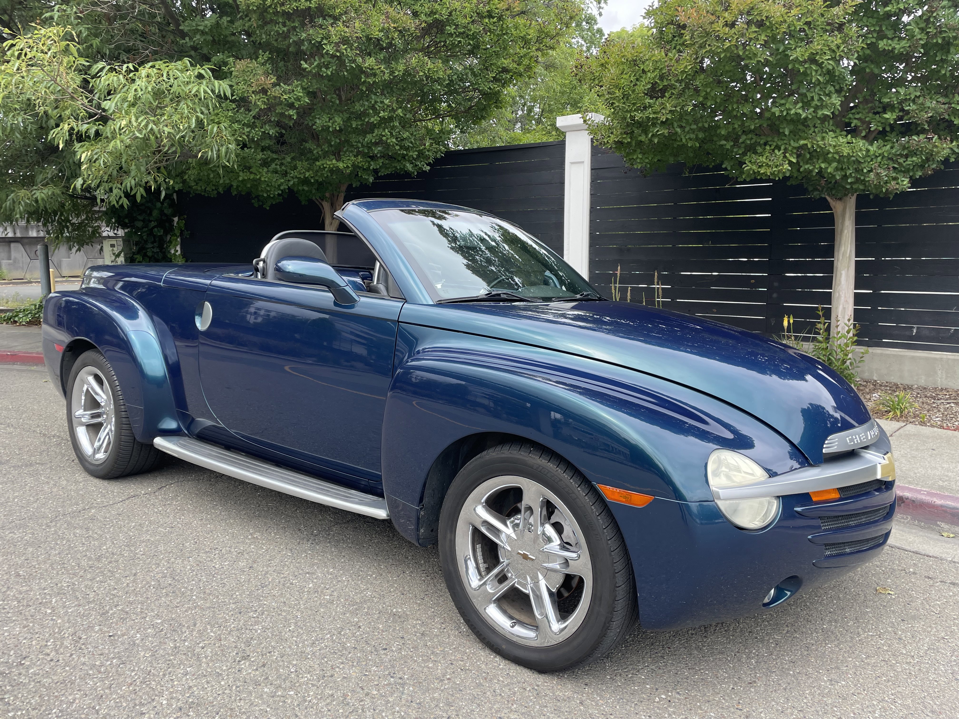 Used 2005 Chevrolet SSR w/ Preferred Equipment Group RWD image 3