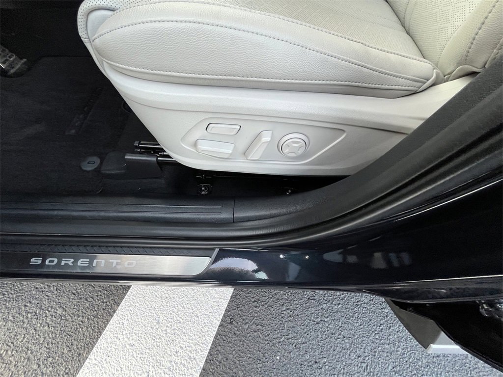 Used 2023 Kia Sorento SX Prestige image 11