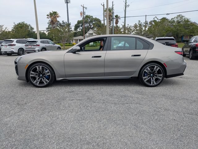 Used 2023 BMW 740i w/ Parking Assistance Package RWD image 8