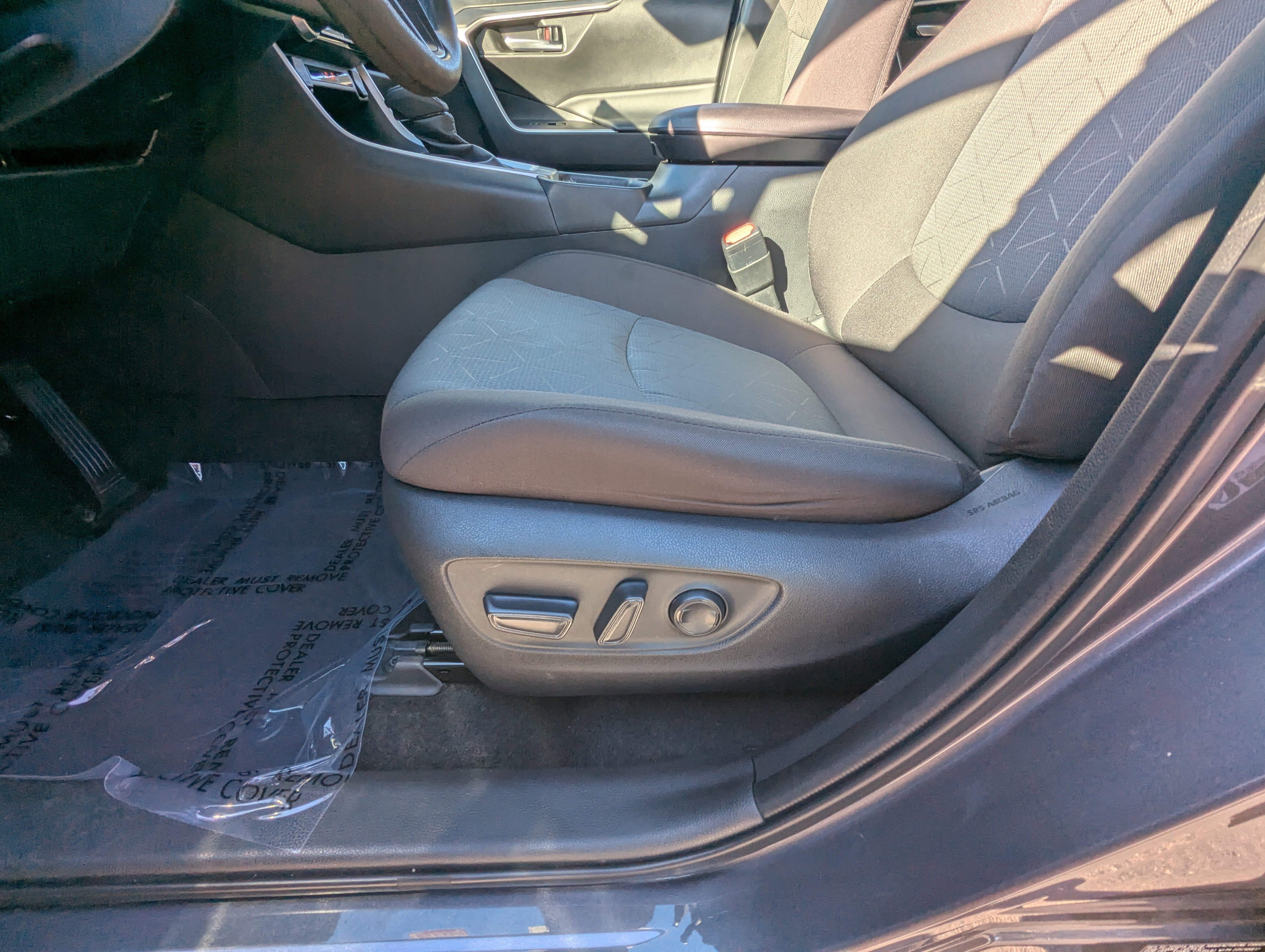 Used 2023 Toyota RAV4 XLE image 16