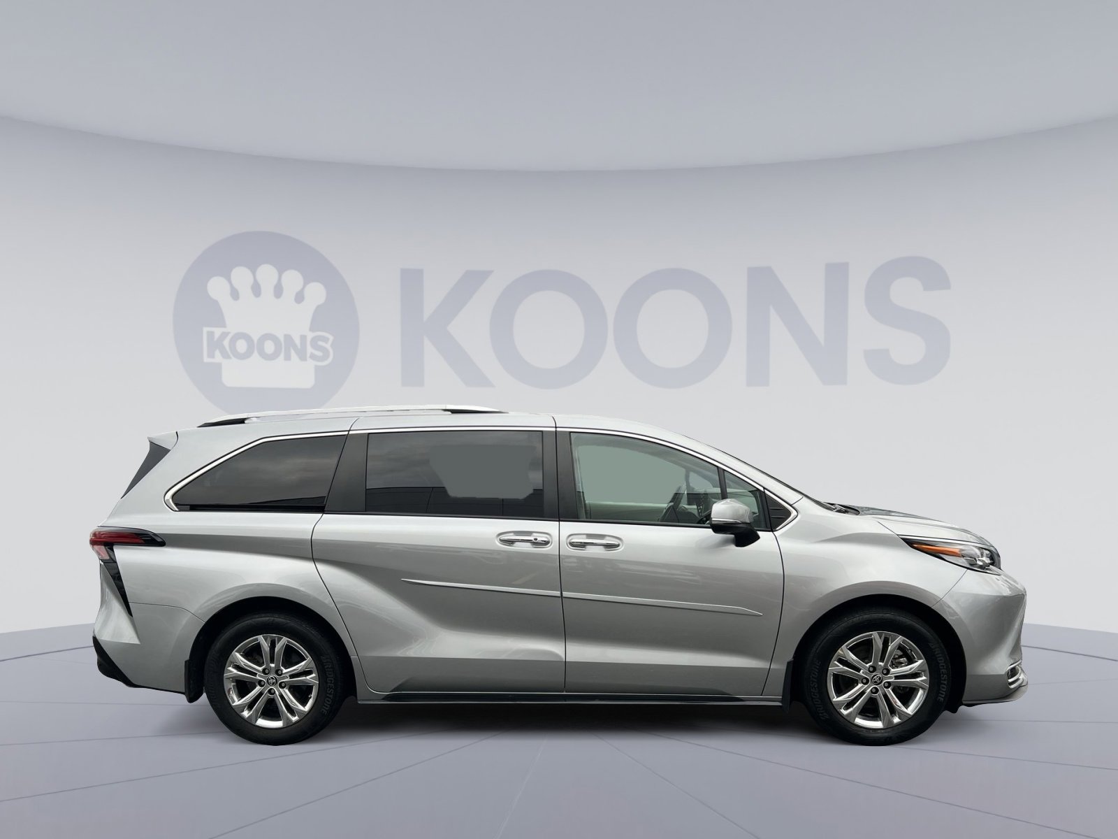 Used 2023 Toyota Sienna Platinum image 8