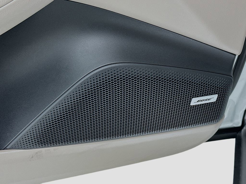 Certified 2025 Porsche Macan Electric image 21